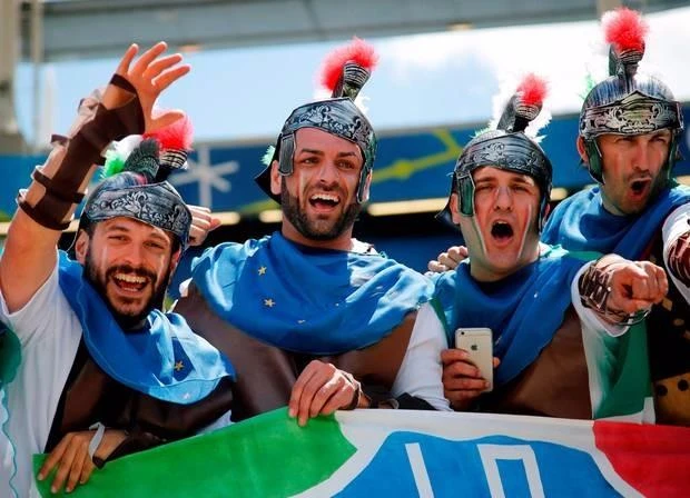 CĐV Ý hóa thân thành những chiến binh La Mã